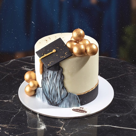 Girl Graduation Hat Cake