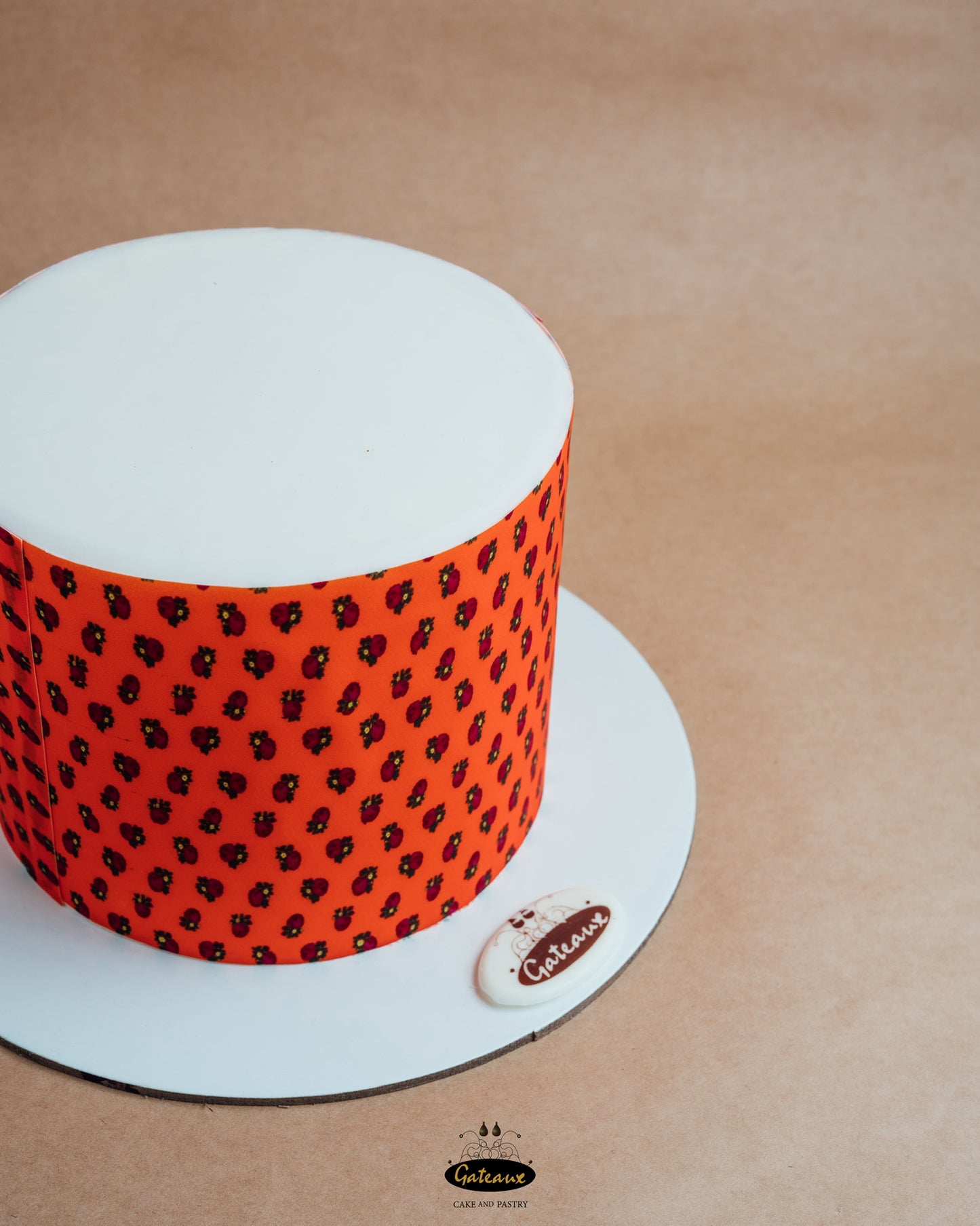 Hag al laila red Cake