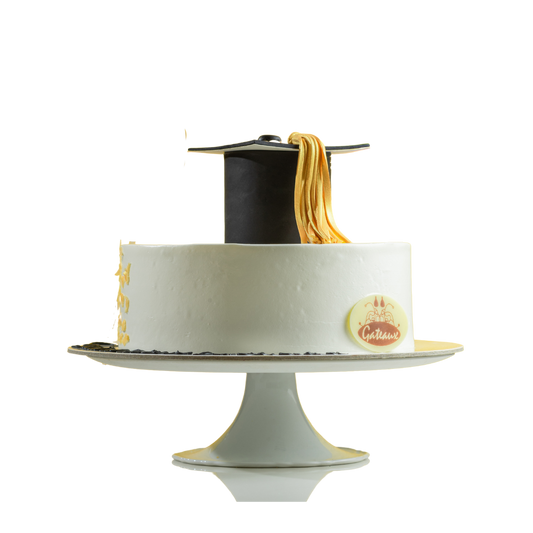 القبعة الذهبية لكعكة التخرج