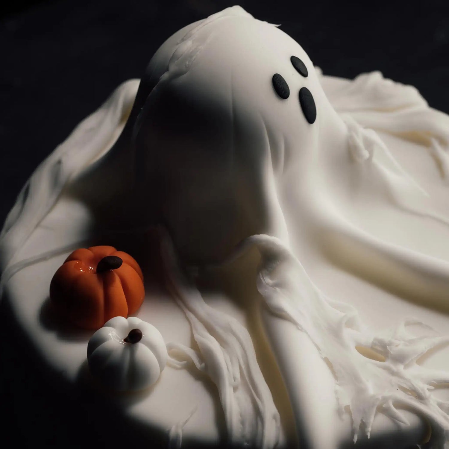 Super-Ghost-Halloween-Cake- 2